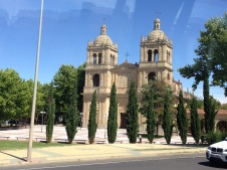 Iglesia del Arrabal em frente Rio Tormes